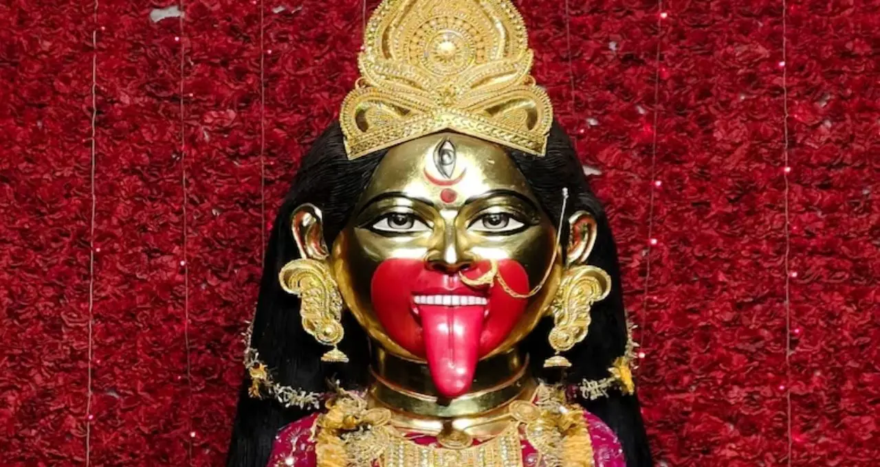 Kaushiki Amavasya: তারাপীঠের ভিড় এড়াতে চান? মাত্র ৪০ কিমি দূরেই ৪০ ফুটের তারা মা, জানুন কান্দির এই তীর্থের কথা
