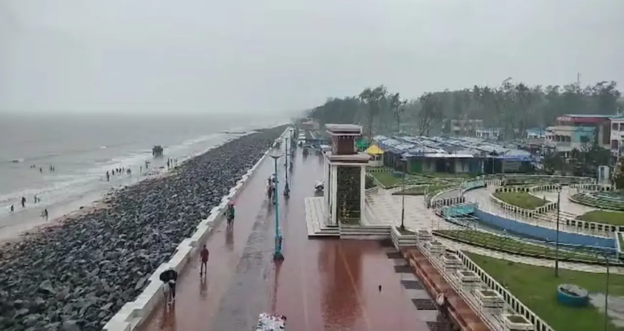 South Bengal Weather Update: কৌশিকী অমাবস্যার কোটালেই নতুন নিম্নচাপের চোখরাঙানি! কলকাতা-সহ দক্ষিণবঙ্গে ঝড়-বৃষ্টির সতর্কতা
