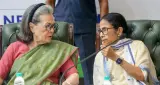 INDIA Bloc Meeting: सोनिया गांधी ने थपथपाई ममता की पीठ, SIR मुद्दे पर विपक्ष ने बनाई साझा रणनीति