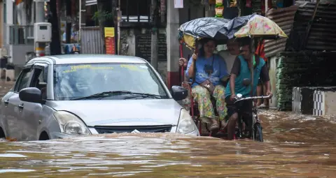 UP Weather: 11 साल बाद यूपी में मानसूनी बारिश ने तोड़ा 800 मिमी का रिकॉर्ड, 48 घंटे में विदा होगा मानसून