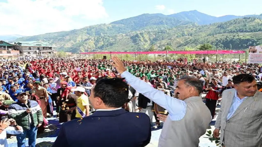 रोहड़ू में CM सुक्खू का कार्यक्रम, देर रात तक लोगों से मिले; वीरभद्र सिंह के पुराने गढ़ में जुटी बड़ी भीड़