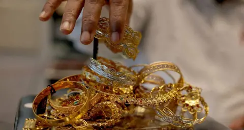 BofA Gold Price Forecast: सोने में बड़ी गिरावट का अनुमान, $3,750 तक आ सकता है भाव; जानें भारत में कितनी होगी कीमत