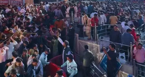 कैंची धाम में श्रद्धालुओं से मारपीट, मामूली बात पर चले लाठी-डंडे, एक का सिर फटा