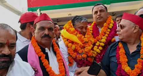 एमएलसी चुनाव 2026: आगरा में सपा के शशांक यादव और आकाश अग्रवाल ने दाखिल किया नामांकन