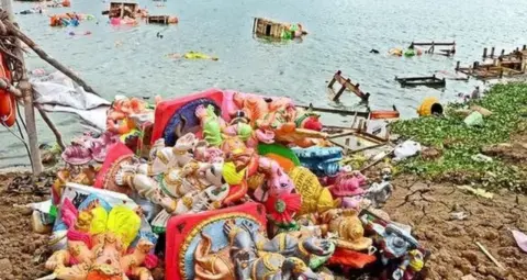 छत्तीसगढ़ में विसर्जन कुंड का पानी उतरा तो सामने आया POP मूर्तियों का सच, 5500 से ज्यादा का हुआ था विसर्जन