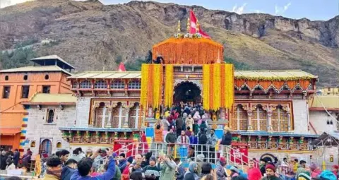 Badrinath Dham में टूटा श्रद्धालुओं का रिकॉर्ड, 18.70 लाख से ज्यादा भक्तों ने किए दर्शन