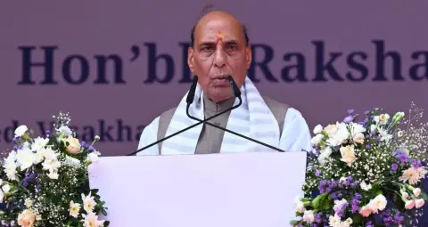 राजनाथ सिंह का शिपयार्ड्स को संदेश: विदेशी ऑर्डर जीतें, समय पर जहाज पहुंचाएं