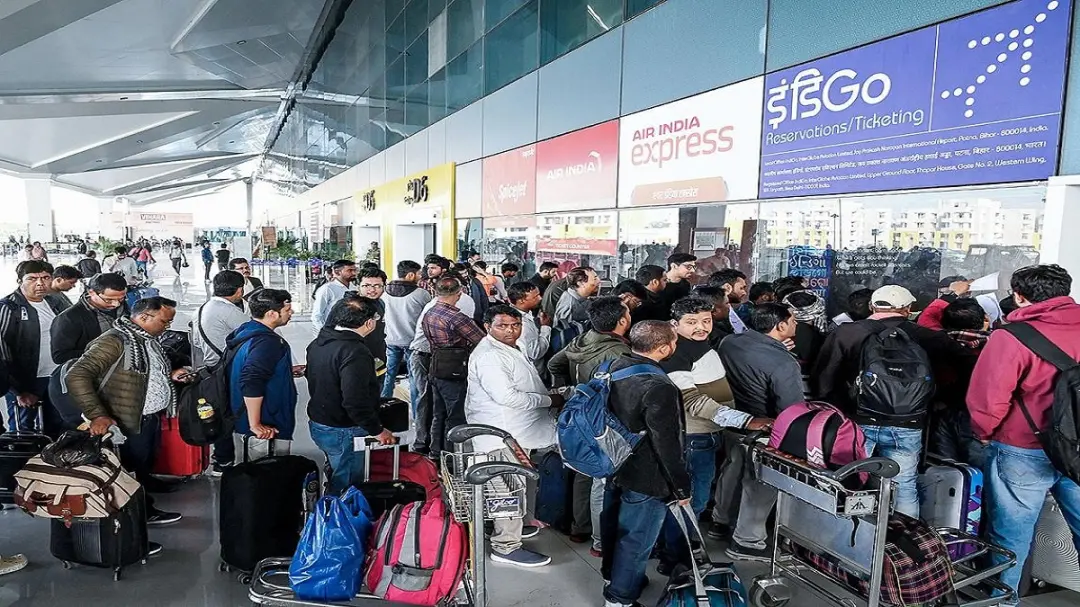 छठ पर बिहार लौटना मुश्किल, दिल्ली-पटना फ्लाइट ₹25 हजार तक; ट्रेनों में नो रूम