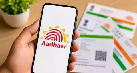 Aadhaar में नाम अपडेट नहीं होगा ऑनलाइन, घर बैठे कर सकते हैं ये जरूरी काम
