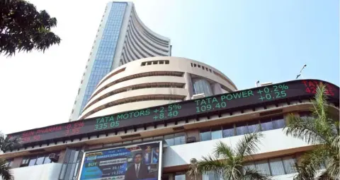 Share Market: गिफ्ट निफ्टी ने दिए गिरावट के संकेत, आज इन शेयरों पर रहेगी बाजार की नजर