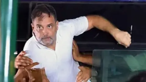 राहुल गांधी की हिरासत पर हिमाचल कांग्रेस का प्रदर्शन, शिमला में लोकभवन घेराव; CM…