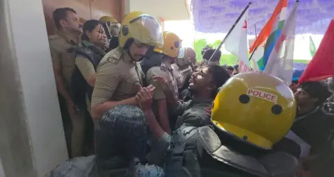 केरल केंद्रीय विश्वविद्यालय में ‘वंदे मातरम्’ सेमिनार का विरोध, झड़प में चार छात्र घायल