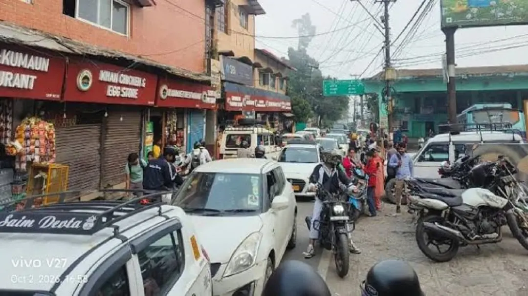 कैंची धाम के जाम से कौसानी का पर्यटन कारोबार प्रभावित, होटल बुकिंग रद्द कर लौट रहे पर्यटक