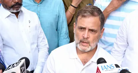 जंतर-मंतर के लिए रवाना हुए राहुल गांधी, ज्ञानेश कुमार के इस्तीफे की मांग पर विपक्ष का प्रदर्शन