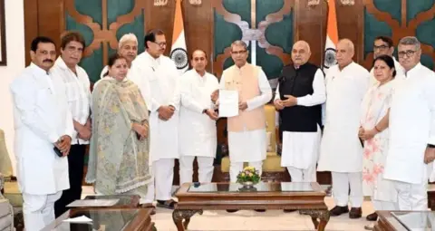 हरियाणा कांग्रेस की OBC के लिए अलग कॉलम की मांग, राज्यपाल के जरिए राष्ट्रपति को भेजा ज्ञापन