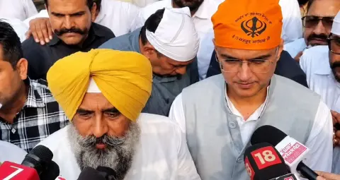 पंजाब कांग्रेस प्रधान बनने के बाद पहली बार पहुंचे परगट सिंह, सचिन पायलट के साथ अमृतसर में टेका माथा