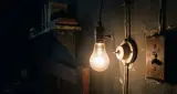 स्विच बंद होने पर भी LED बल्ब क्यों चमकता है? जानें Ghost Glowing की वजह और इसे ठीक करने का तरीका