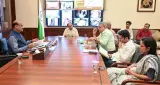 TMC के 20 बागी सांसदों पर अयोग्यता का खतरा, लोकसभा स्पीकर से मांगा 2 हफ्ते का अतिरिक्त समय