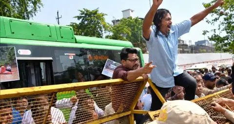 असम में बाढ़ मुआवजे की मांग पर रायजोर दल का प्रदर्शन, अखिल गोगोई का धरना सातवें दिन भी जारी