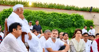 SIR ବିବାଦକୁ ନେଇ ବିରୋଧୀଙ୍କ ପ୍ରତିବାଦ ତୀବ୍ର, ରାଷ୍ଟ୍ରପତି ମୁର୍ମୁଙ୍କୁ ଭେଟିବ INDIA ମେଣ୍ଟ
