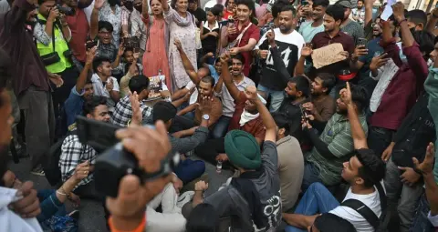 दिल्ली में CEC विरोध प्रदर्शन: 2,500 से अधिक लोग हिरासत में, CJP नेताओं को मजिस्ट्रेट के सामने पेश करने की तैयारी