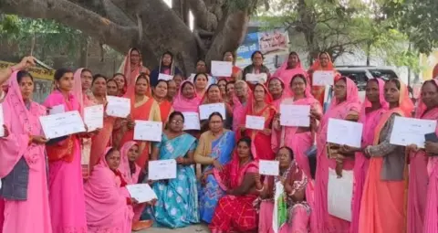 उत्तराखंड में 62% महिला श्रमिक, 13 जिलों में पुरुषों से ज्यादा रजिस्ट्रेशन, निर्माण कार्यों में बड़ी भागीदारी