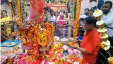 प्रयागराज के अलोप शंकरी मंदिर में उमड़ी श्रद्धालुओं की भीड़, मां शैलपुत्री की पूजा कर मांगा सुख-समृद्धि का आशीर्वाद