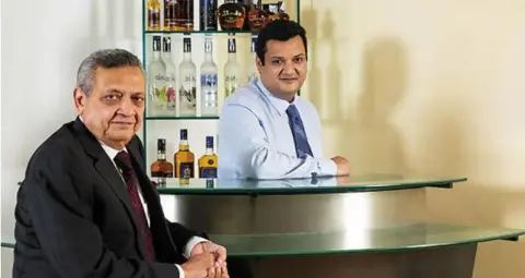 Lalit Khaitan Success Story: शराब न पीने वाले कारोबारी ने खड़ी की ₹60,000 करोड़ की Radico Khaitan कंपनी