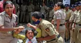 कर्नाटक में दो घटनाएं: SIR के खिलाफ प्रदर्शन कर रहे छात्र हिरासत में, मस्जिद की छत पर शराब पीने के आरोप में कांस्टेबल निलंबित