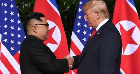 Donald Trump-Kim Jong Un Meeting: एशिया दौरे पर किम जोंग उन से मिल सकते हैं ट्रंप? अमेरिकी राष्ट्रपति ने दिए संकेत