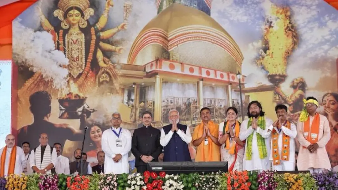 कोलकाता के पार्क स्ट्रीट पर पहली बार दुर्गापूजा, CM शुभेंदु अधिकारी बोले- मां दुर्गा के आगमन से पवित्र हुआ इलाका