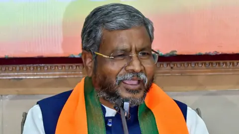 'कांग्रेस और कॉकरोच एक ही, दोनों अंधेरे में पनपते हैं', जमशेदपुर हिंसा पर बाबूलाल मरांडी का तीखा हमला