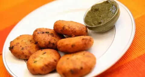 Navratri Special Tikki Recipe: कच्चे केले और पनीर से बनाएं क्रिस्पी फलाहारी टिक्की, आलू-साबूदाने की जरूरत नहीं