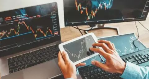 Stock Market Today: गिफ्ट निफ्टी में गिरावट से कमजोर शुरुआत के संकेत, Hyundai और Adani Enterprises समेत इन शेयरों पर रहेगी नजर