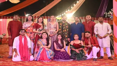 डीएमसीएच में डांडिया नाइट की धूम, संगीत की धुन पर झूमे मेडिकल स्टूडेंट्स; पुराने शिक्षकों ने भी लिया हिस्सा