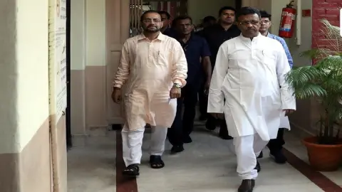 कोलकातामा फिरहाद हाकिमसँग सम्बन्धित व्यावसायिक एकाइमा वक्फ जग्गासम्बन्धी अनुसन्धान