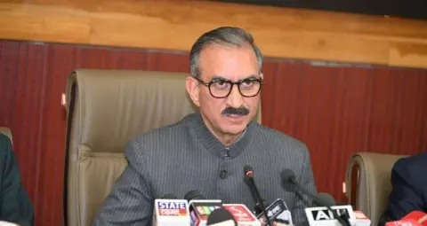 हिमाचल प्रदेश में नए जिले बनाने की संभावना, सरकार ने 6 महीने में रिपोर्ट के लिए आयोग गठित किया