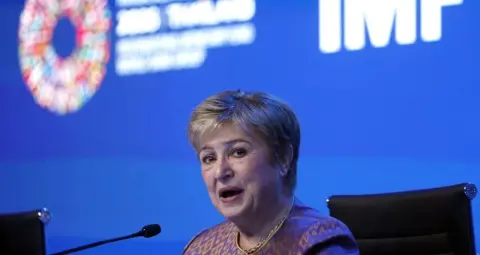 वैश्विक कर्ज संकट पर IMF की चेतावनी, अमेरिका और अमीर देशों से बजट घाटा घटाने की अपील