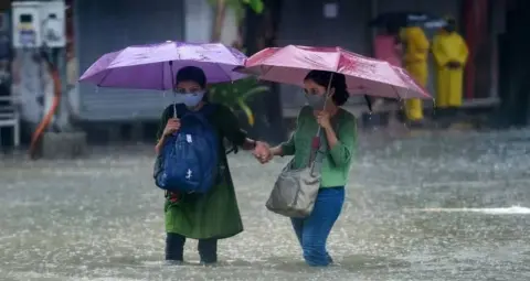 MP Weather Update: मध्य प्रदेश में 4 दिन आंधी-बारिश का अलर्ट, ग्वालियर-चंबल में ज्यादा असर