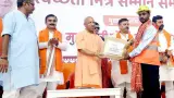 বারাণসীতে সাফাইকর্মীদের ন্যূনতম ১৬ হাজার টাকা পারিশ্রমিক ও সামাজিক সুরক্ষায় যোগীর নির্দেশ