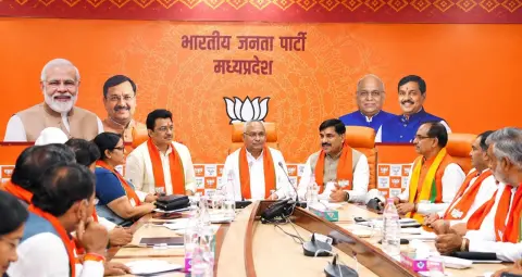 MP Politics: शिवराज पर बयान देने वाले विधायक को डिप्टी CM की नसीहत, मस्क पर सांसद का विवादित बयान
