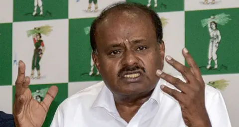 कर्नाटक में कथित स्टिंग ऑपरेशन पर सियासी घमासान, कुमारस्वामी ने शिवकुमार और प्रियंक खड़गे को दी गिरफ्तारी की चुनौती