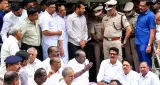कर्नाटक स्टिंग ऑपरेशन विवाद: कुमारस्वामी ने धरना खत्म किया, पुलिस को दो दिन का अल्टीमेटम