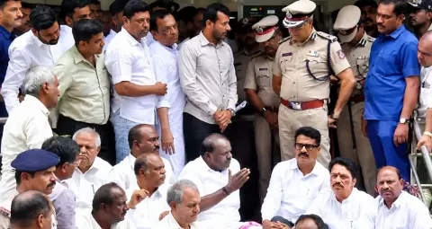 कर्नाटक स्टिंग ऑपरेशन विवाद: कुमारस्वामी ने धरना खत्म किया, पुलिस को दो दिन का अल्टीमेटम