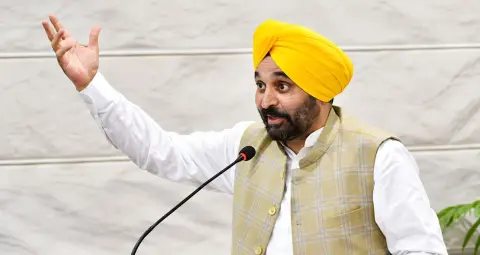 भगवंत मान की अधिकारियों को नसीहत, बोले- ऐसा काम करें कि तबादले पर लोग कहें, इन्हें यहीं रहना चाहिए था