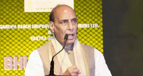 Rajnath Singh का INDIA गठबंधन पर हमला, बोले- 'देश में अस्थिरता फैलाना चाहते हैं विपक्षी दल'