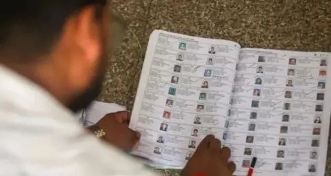 महाराष्ट्र के मुख्य निर्वाचन अधिकारी ने Form-6 में बदलाव का प्रस्ताव भेजा, पहली बार वोटर बनने की घोषणा हटाने की मांग