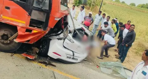 महाराष्ट्र के बीड में बस और कार की भीषण टक्कर, पांच लोगों की मौत; CCTV में कैद हुआ हादसा