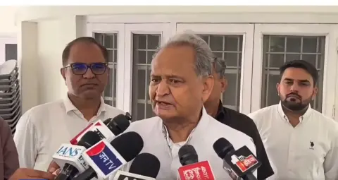 अशोक गहलोत का आरोप- निकाय चुनाव में पुलिस पर था दबाव, राजस्थान में अकाल के हालात गंभीर