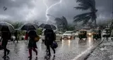 Weather Alert: दिल्ली-UP समेत 14 राज्यों में भारी बारिश का अलर्ट, 70 किमी/घंटे की रफ्तार से चलेंगी हवाएं
